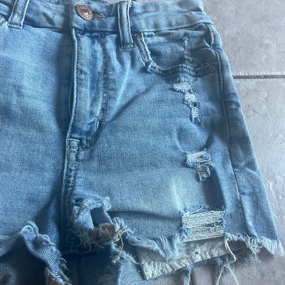 American Eagle curvy high rise shorts - Picture 4 of 6